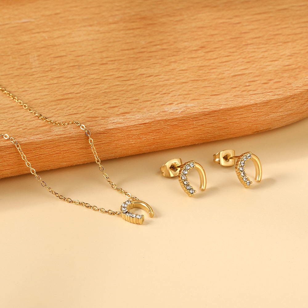 Damen Schmuckset mit funkelndem Hufeisen-Anhänger und passenden Ohrsteckern Shop Nory