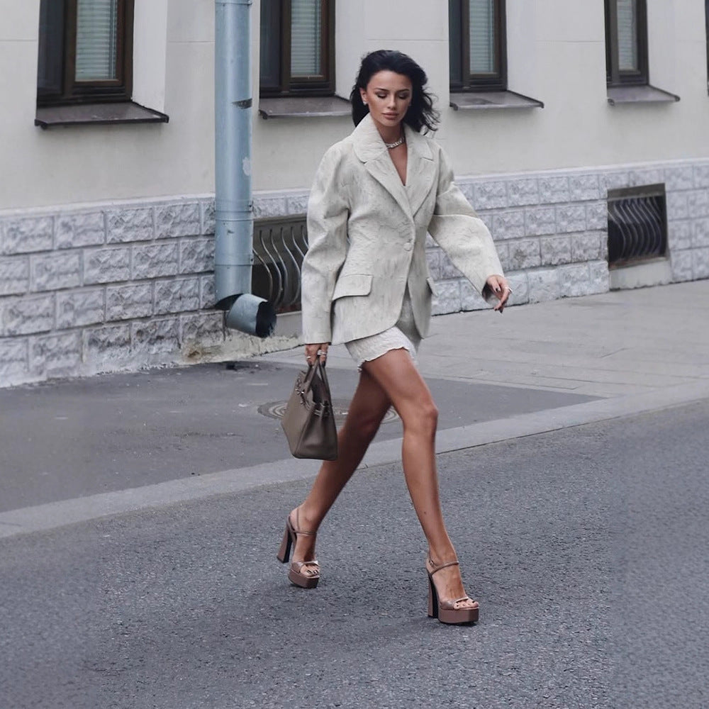 Damen Taillierter Blazer mit Federnstruktur und markanter Schulterpartie Shop Nory