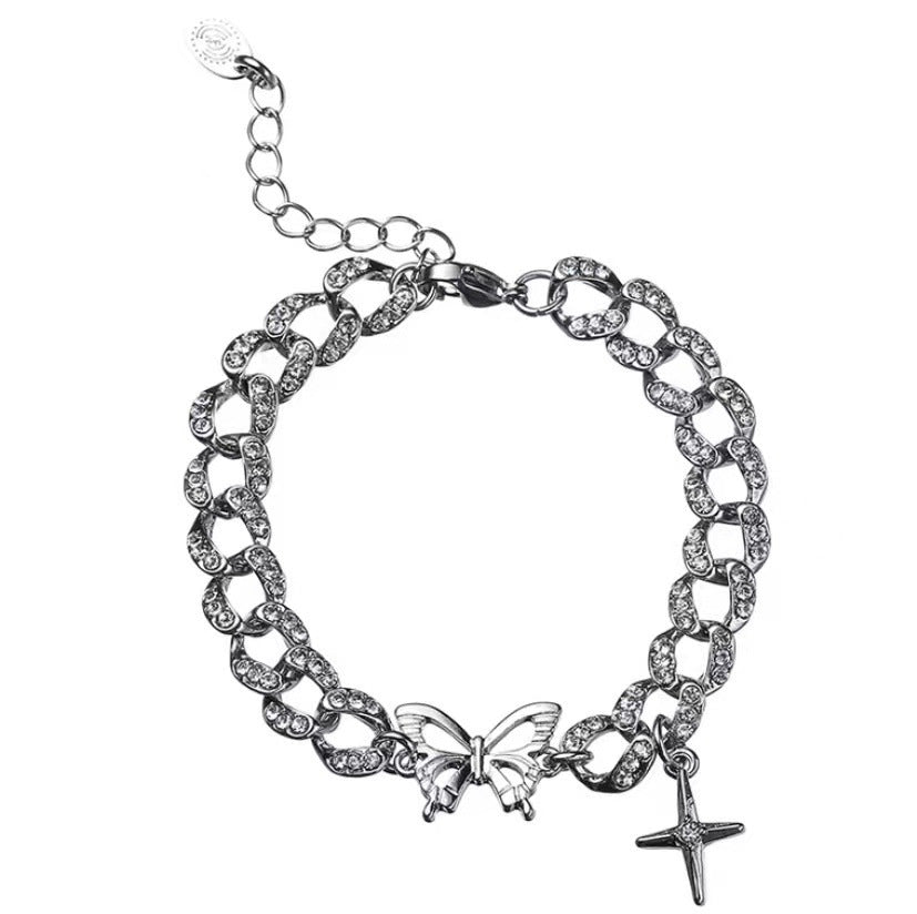 Damen Elegantes Armband mit verspieltem Schmetterlingsanhänger und funkelnden Kristallen Shop Nory