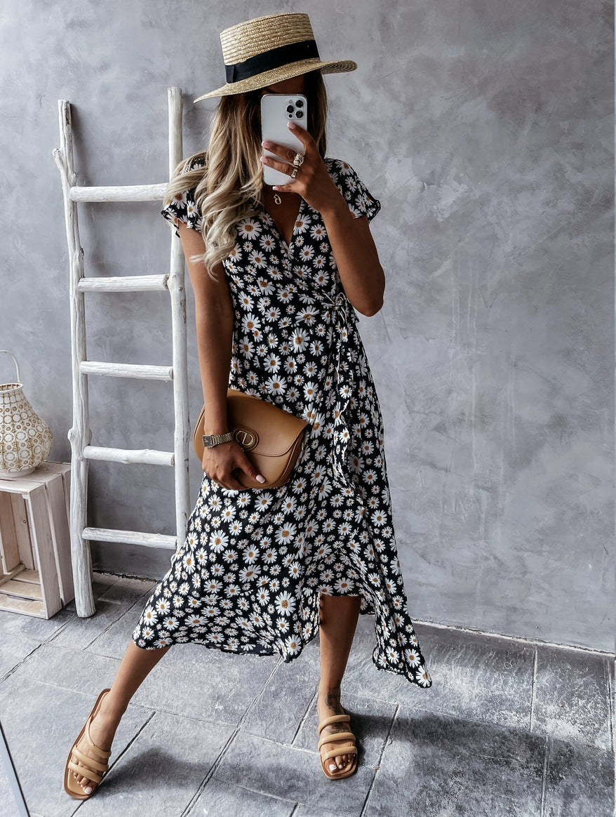 Damen florales Wickelkleid mit kurzem Ärmel und schwingendem Rock