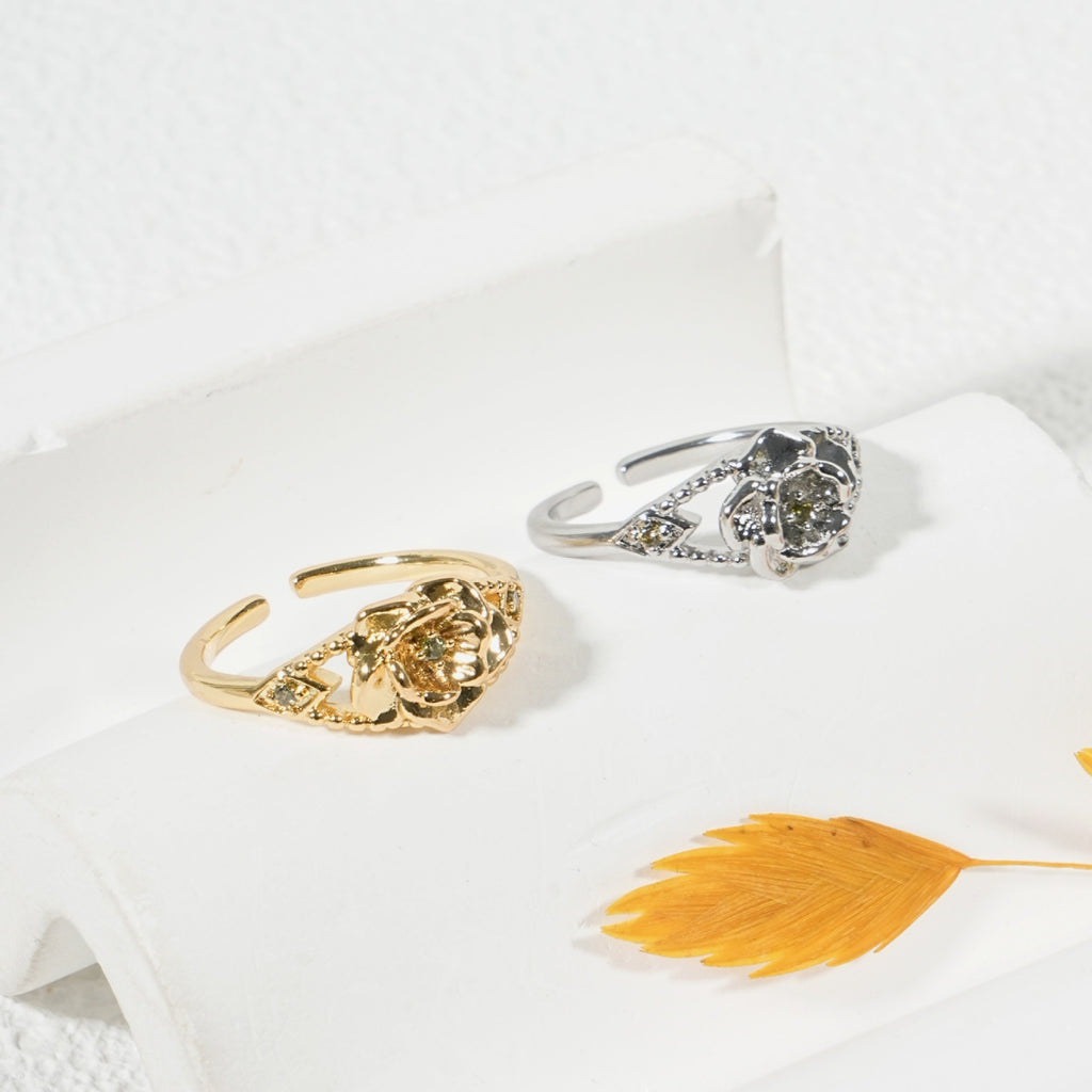 Damenring mit floralem Design und funkelndem Strass Shop Nory