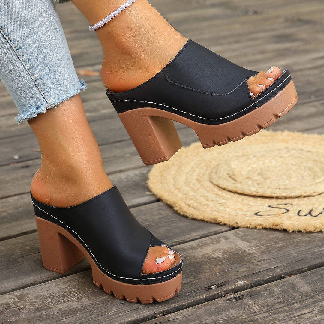 Damen Plateau-Mule mit grober Profilsohle, offener Zehenpartie und blockigem Absatz Shop Nory