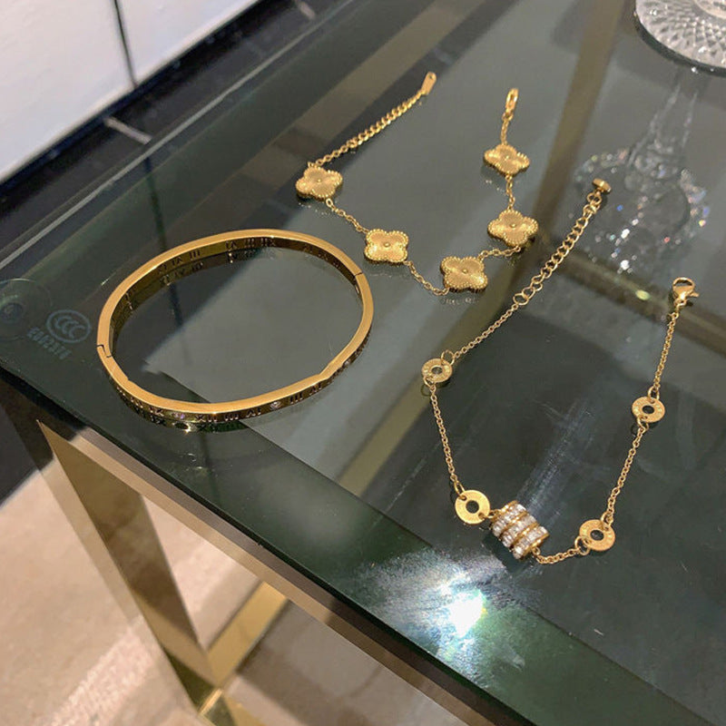 Damenarmband mit kunstvollen Blütenmotiven und hochwertiger Vergoldung Shop Nory