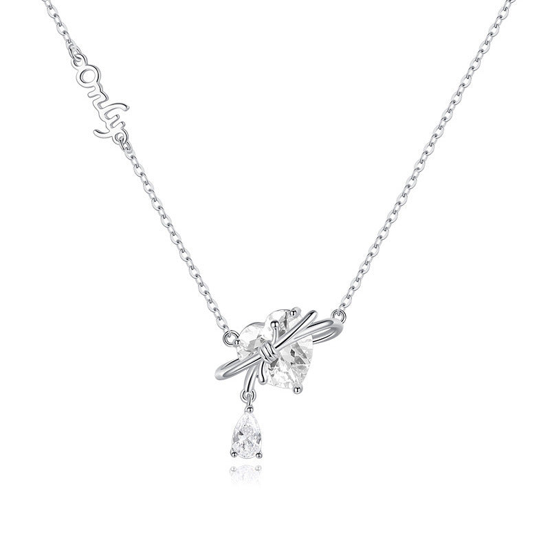 Damen Halskette mit Herzanhänger und funkelnden Kristallen Shop Nory