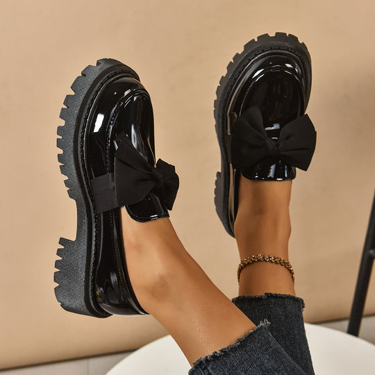 Damen Glänzende Plateau-Loafer mit übergroßer Zierschleife und grober Profilsohle Shop Nory