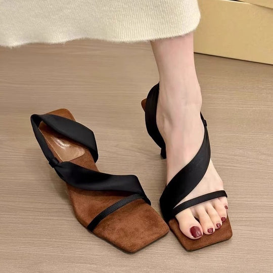 Damen Drehriemen-Stiletto-Sandalen mit quadratischer Zehenbox und Slingback-Detail Shop Nory