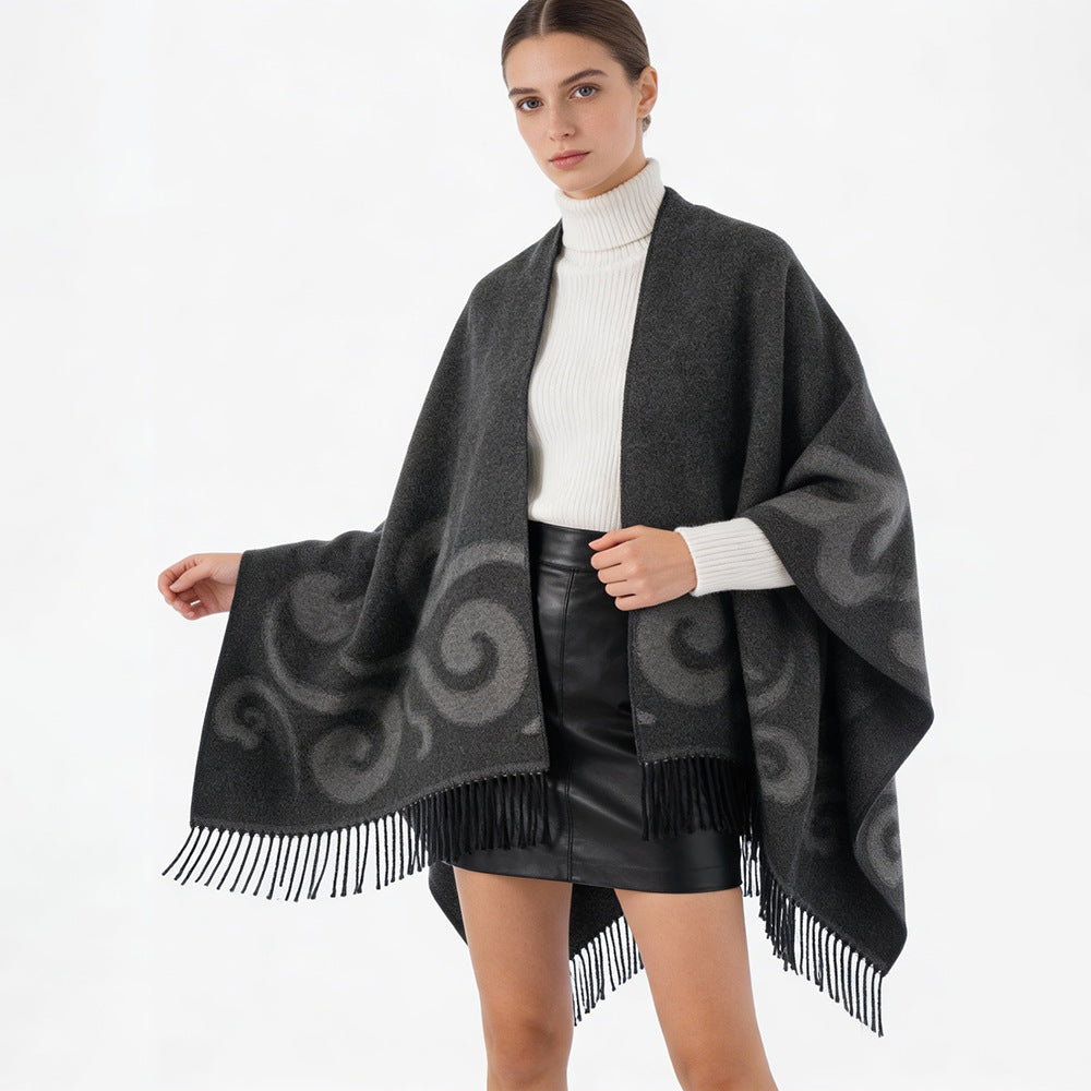 Damen Wollmix-Poncho mit Jacquard‑Wirbelmuster, V-Ausschnitt und Fransen Shop Nory