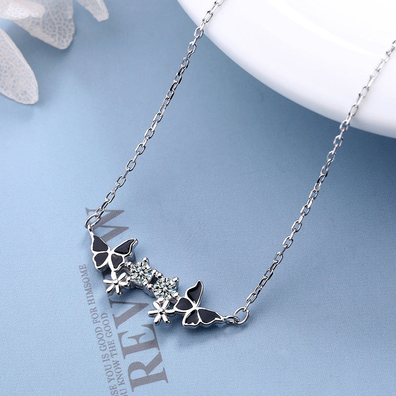 Damen Halskette mit filigranem Schmetterlings- und Blumenmotiv Shop Nory