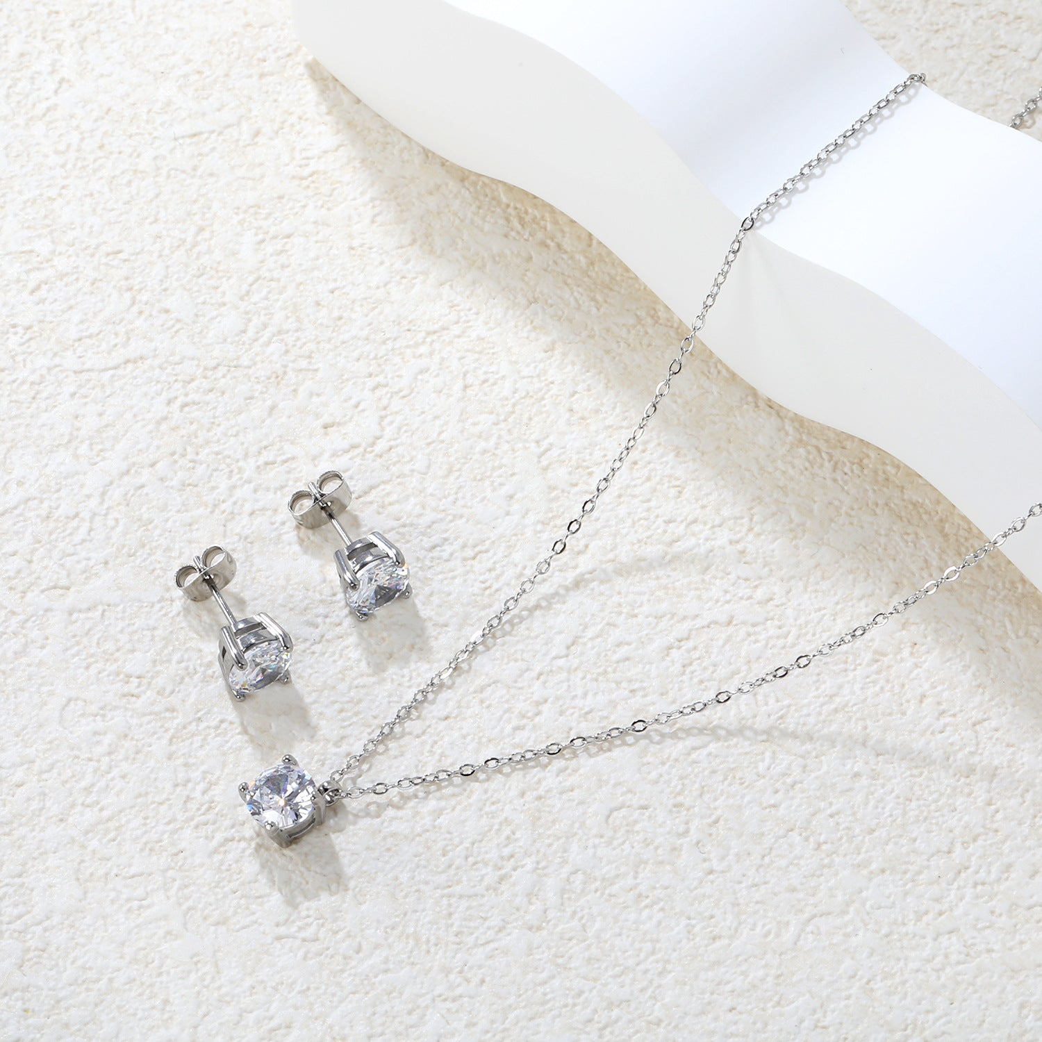 Damen Schmuckset mit funkelnden Zirkonia-Anhängern und eleganter Gliederkette Shop Nory