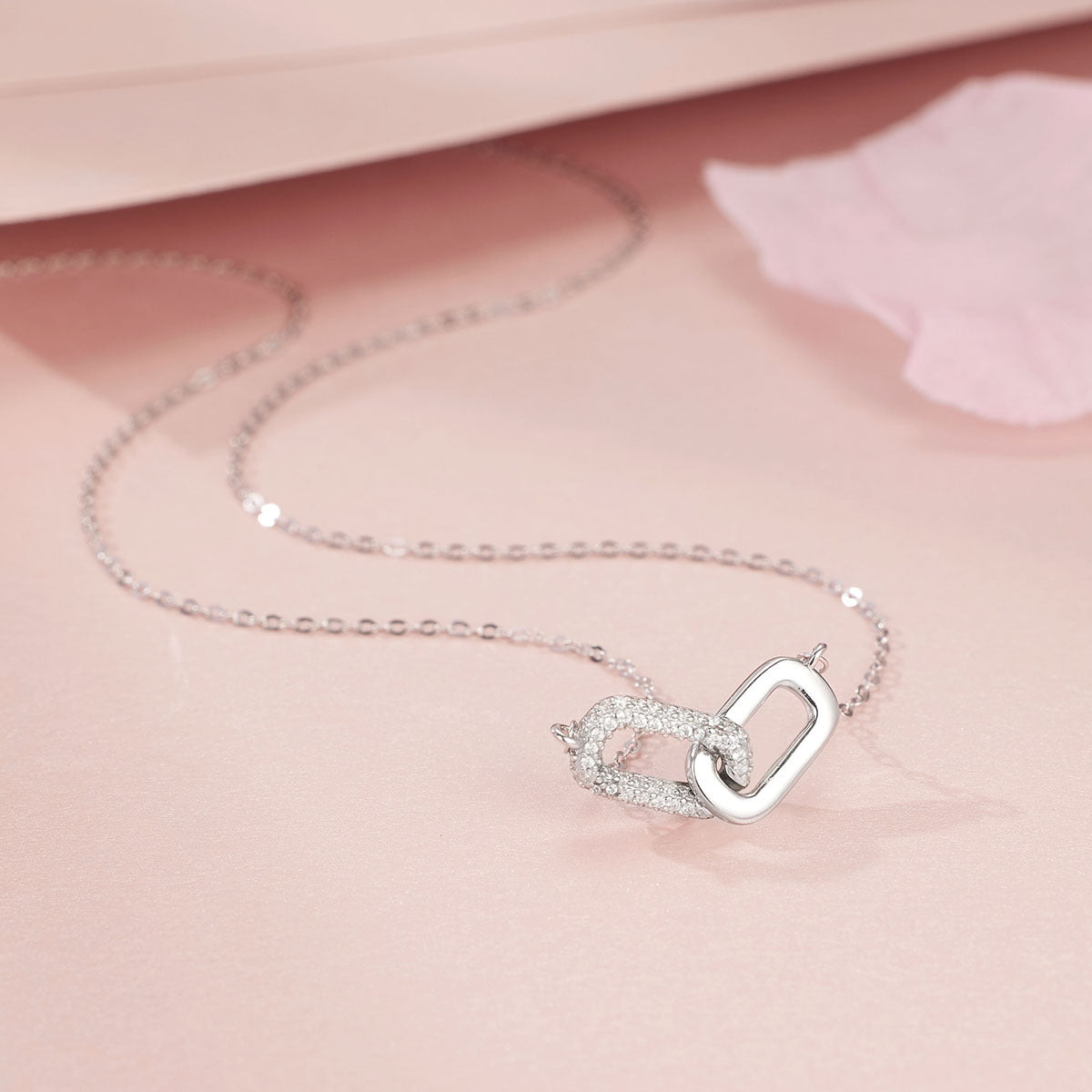 Damen Halskette mit hochwertigem Kettenanhänger aus Zirkonia und feinen Details Shop Nory