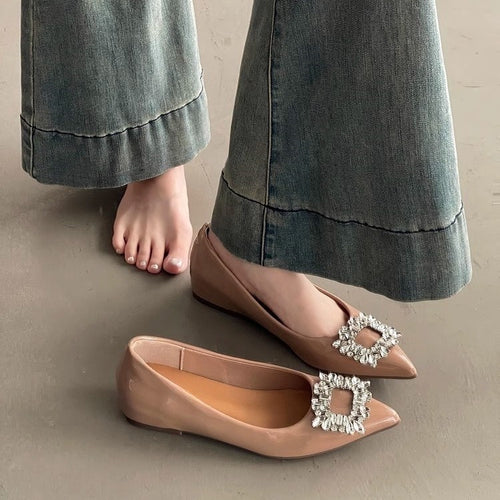 Damen Spitz zulaufende Lack‑Ballerinas mit funkelnder Kristall‑Zierbrosche Shop Nory