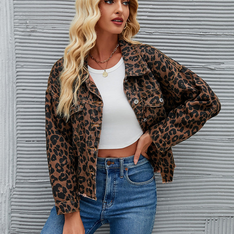 Damen Jeansjacke im angesagten Leo-Design mit oversized Schnitt