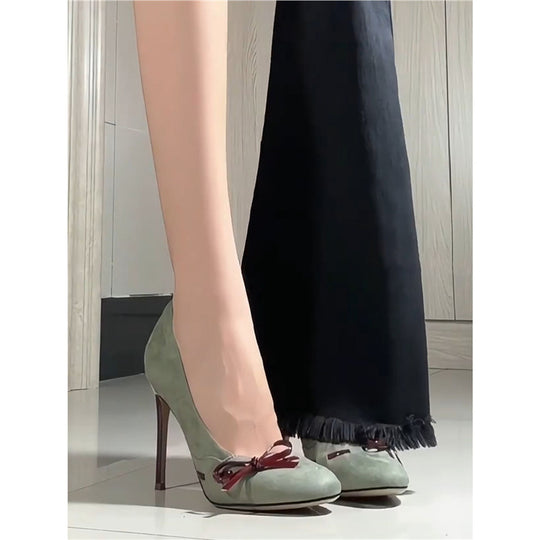 Damen Elegante Wildleder-Pumps mit runder Zehenkappe, Schleifenapplikation und schlankem Stiletto Shop Nory