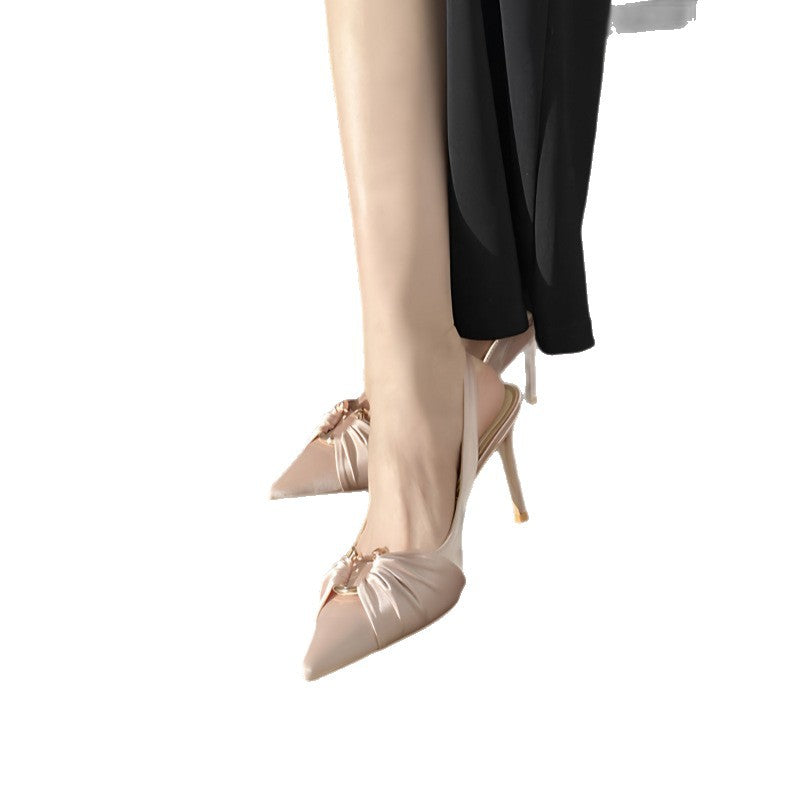 Damen Spitz zulaufende Satin-Slingback-Pumps mit Raffung und Zierknoten Shop Nory