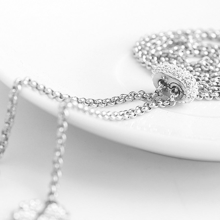 Damen Halskette mit funkelndem Anhänger im minimalistischen Design Shop Nory
