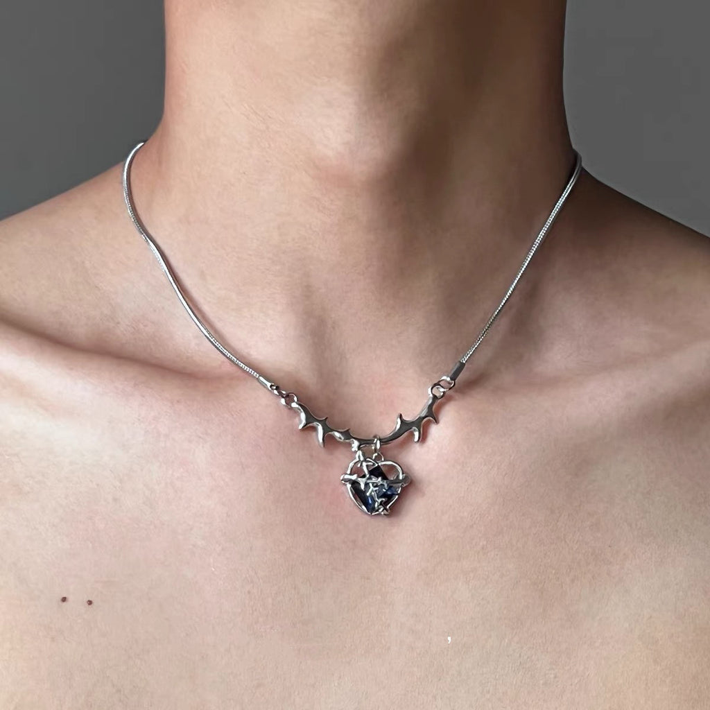 Damen Halskette mit filigranem Herzanhänger und stylischem Kettendesign Shop Nory