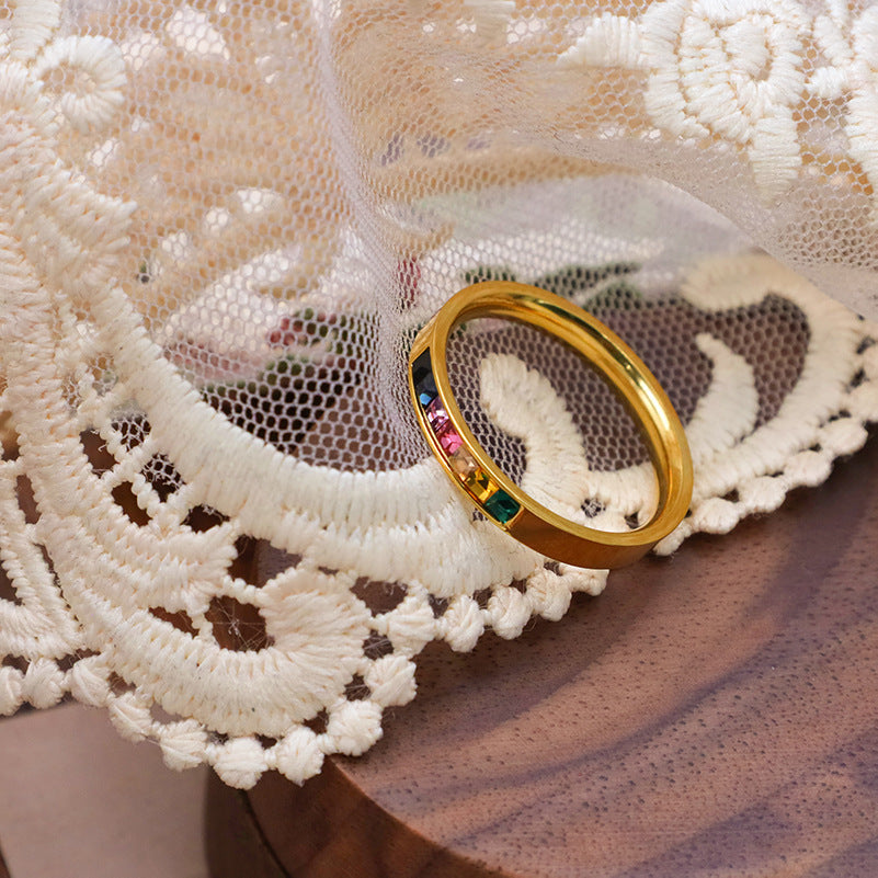 Damenring mit bunten Kristallen und glänzender Oberfläche Shop Nory