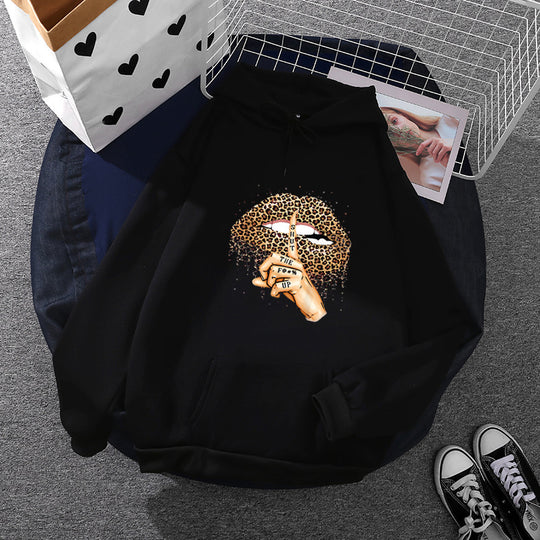 Damen nan oversized Fleece-Hoodie mit Leoparden-Lippen-Motiv, Kängurutasche und gerippten Bündchen Shop Nory
