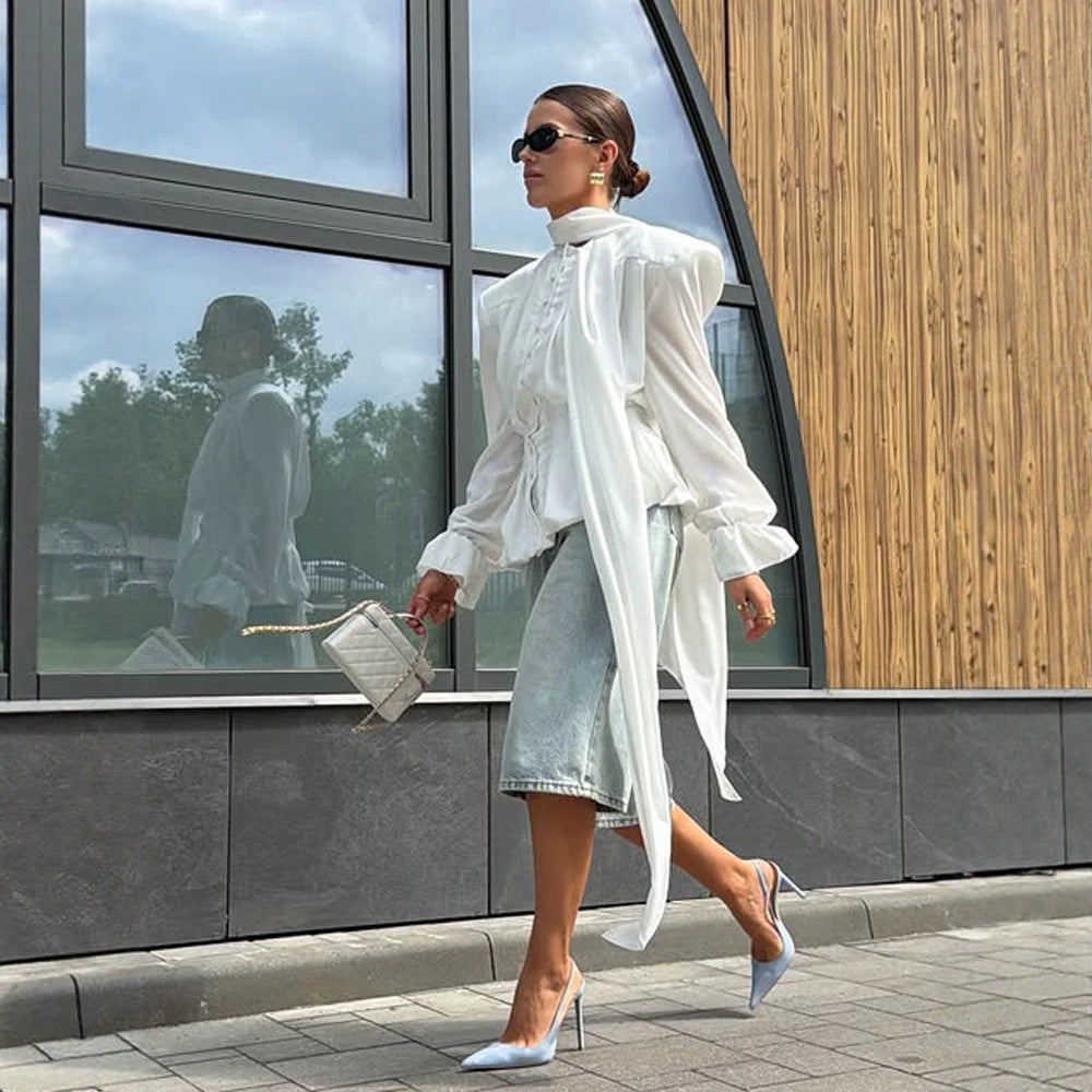 Damen Elegante Bluse mit Schlipskragen, betonten Schultern und langen Bindebändern Shop Nory