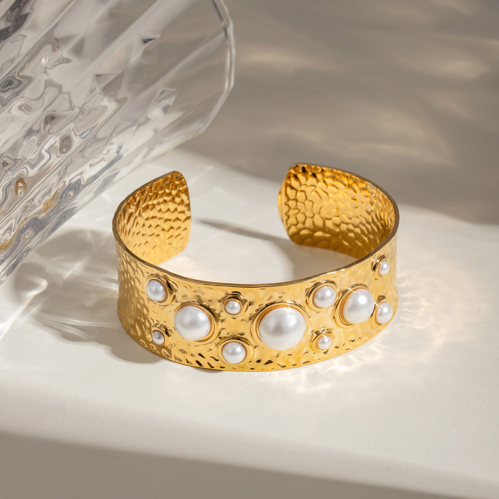 Damen Armreif mit eleganten Perlen und hypoallergener Edelstahlverarbeitung Shop Nory