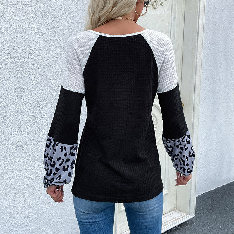 Damen Asymmetrisches Waffelstrick-Shirt mit Knotenbund und Leopard‑Manschetten Shop Nory