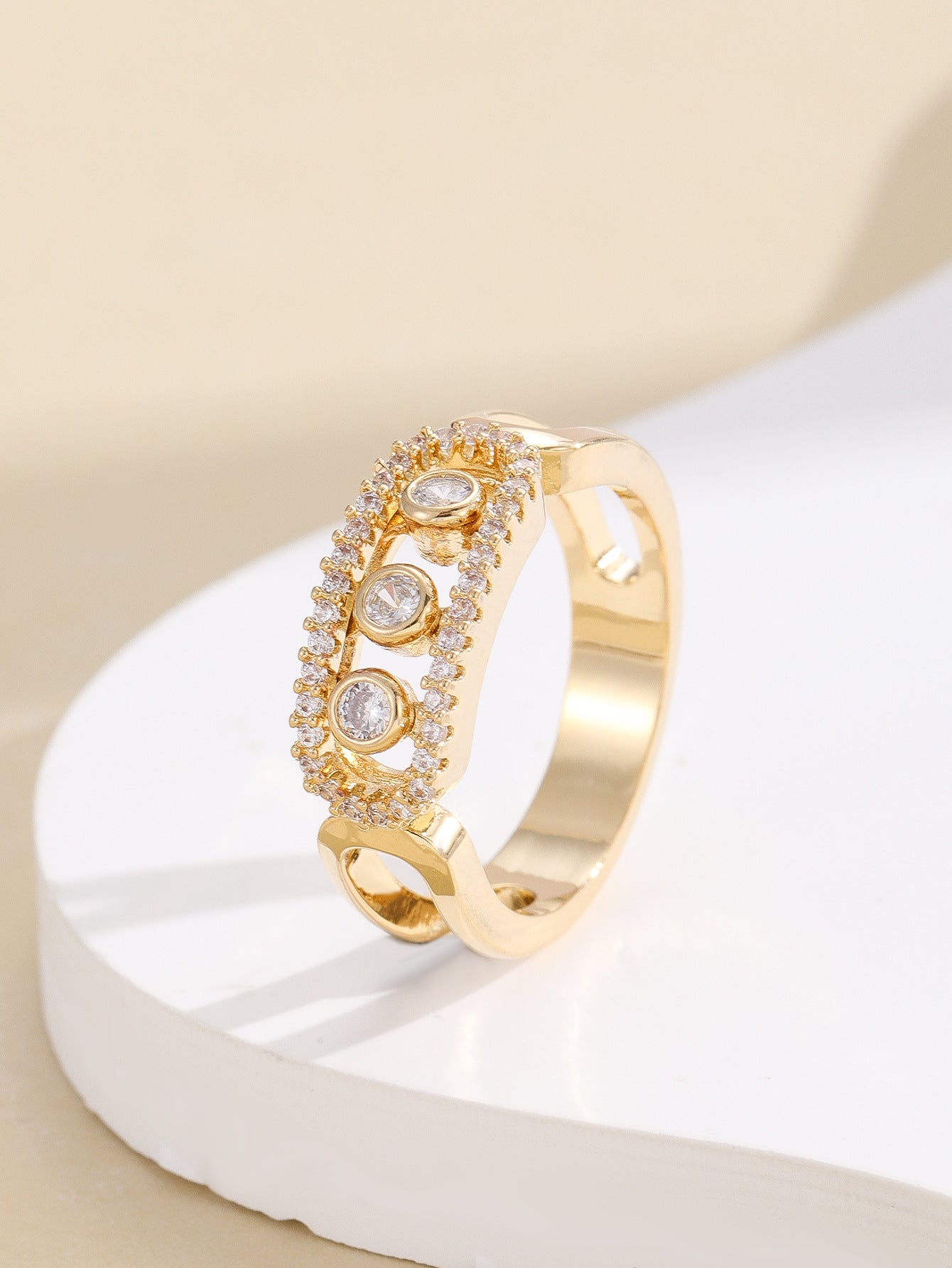 Damen goldener Zier-Ring mit funkelnden Steinen Shop Nory