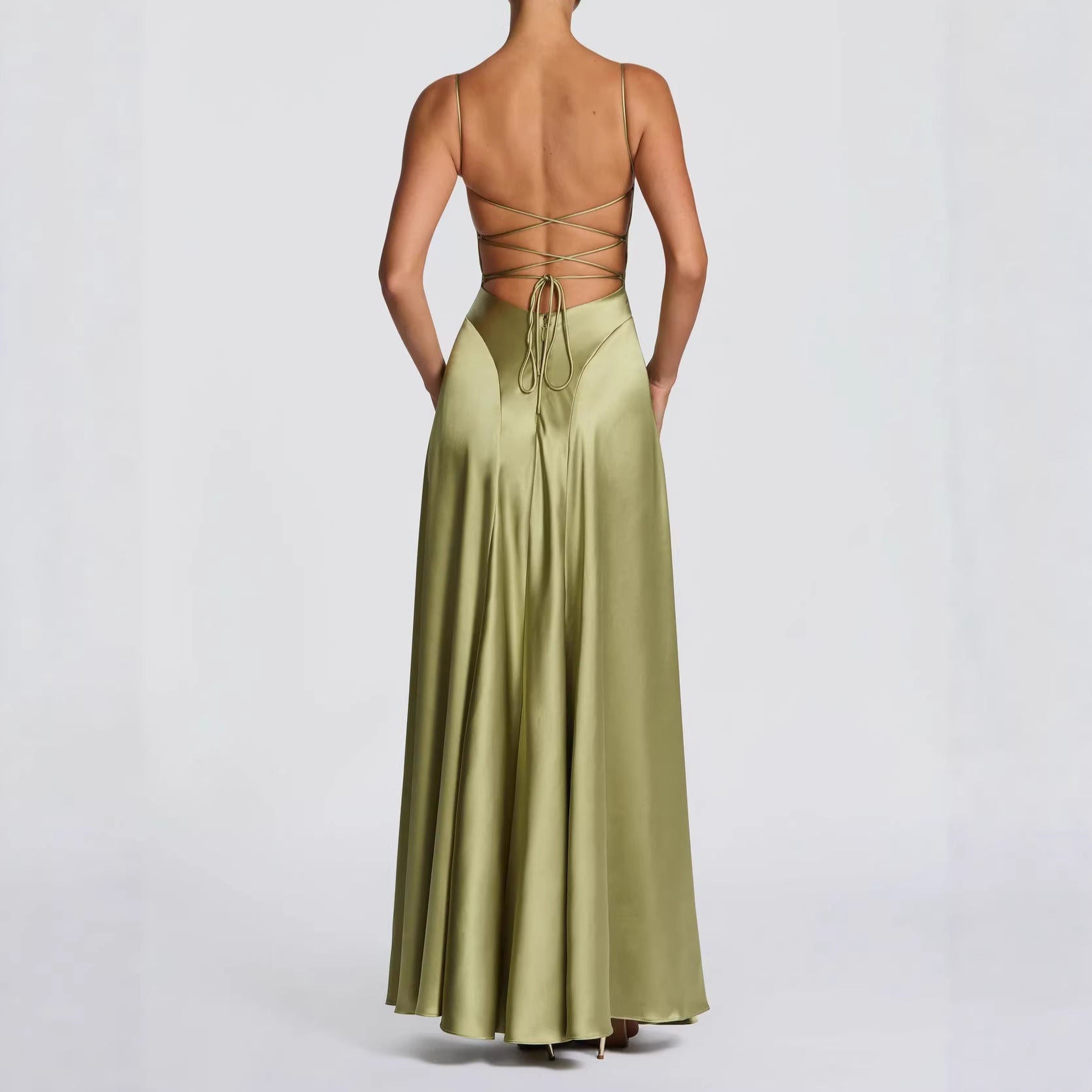Damen Elegantes Maxi-Kleid mit fließendem Satin und verführerischem Spaghettiträger
