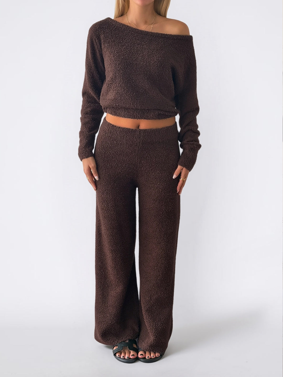 Damen nan kuscheliges Bouclé-Lounge-Set mit One-Shoulder-Crop-Pullover und Highwaist Palazzo-Hose Shop Nory