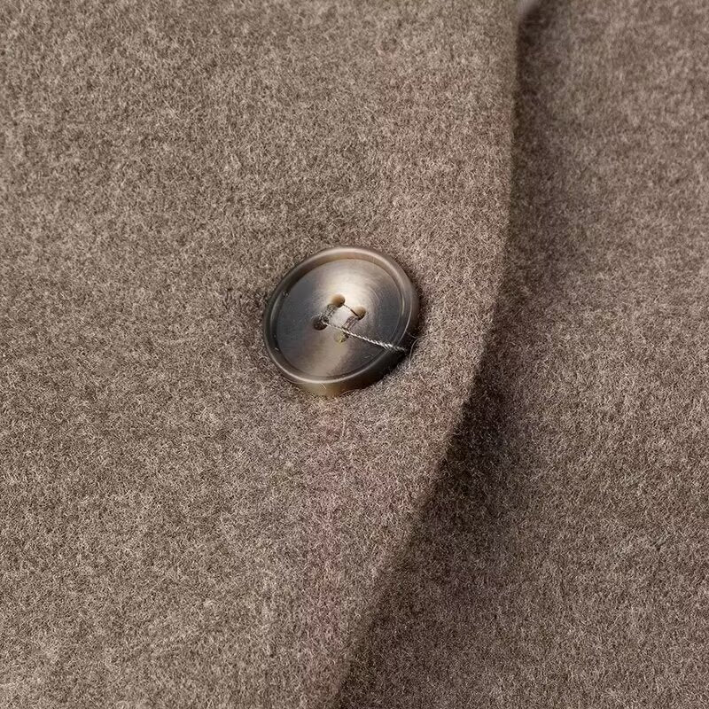 Damen Kurzjacke im Boxy‑Schnitt mit V‑Ausschnitt und Zwei‑Knopf‑Verschluss Shop Nory