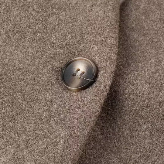 Damen Kurzjacke im Boxy‑Schnitt mit V‑Ausschnitt und Zwei‑Knopf‑Verschluss Shop Nory