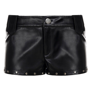 Damen Kunstleder-Shorts mit dekorativen Knopfdetails