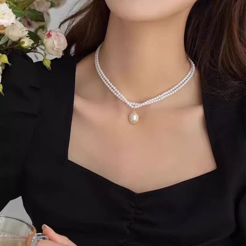 Damen Halskette mit feinen Perlen und zartem Anhänger Shop Nory