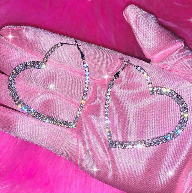 Damen Ohrringe im stilvollen Herzdesign mit funkelnden Kristallen Shop Nory