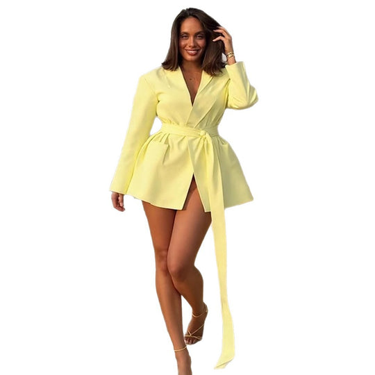 Damen Tailliertes Blazer-Kleid mit drapiertem Bindegürtel und strukturierten Schultern Shop Nory