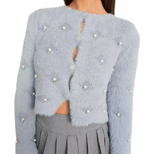 Damen Flauschiger kurzgeschnittener Perlen-Cardigan mit strassbesetzten Schmuckknöpfen Shop Nory
