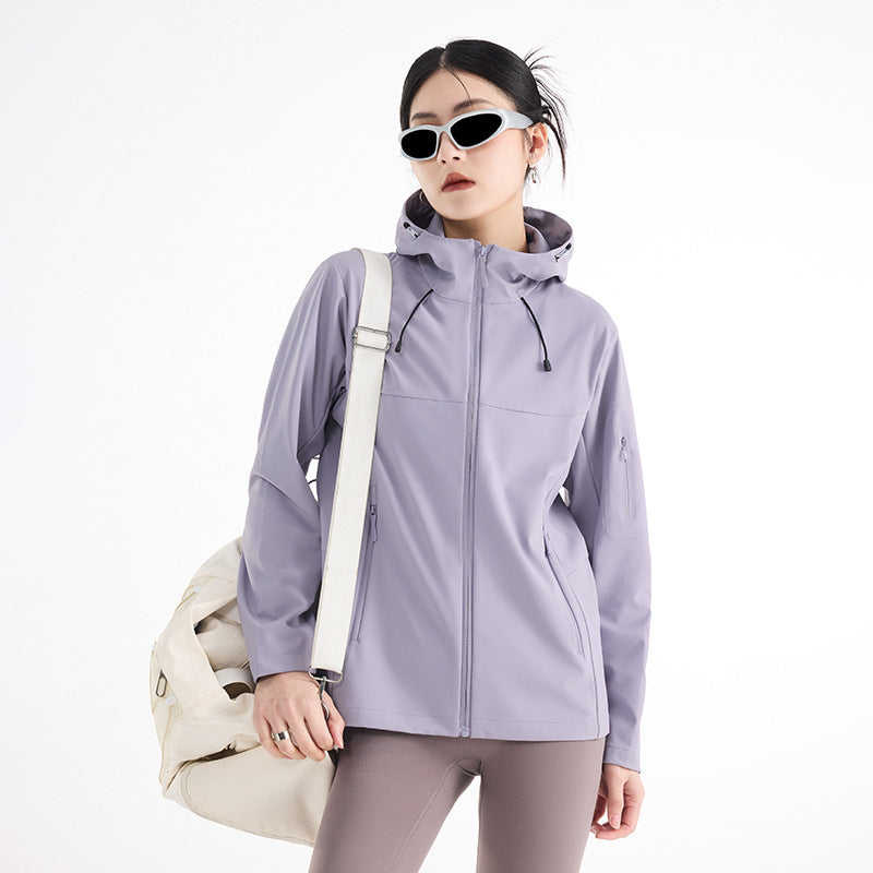 Damen Atmungsaktive Softshell-Regenjacke mit Kapuze, winddicht und minimalistischer Tech-Optik Shop Nory
