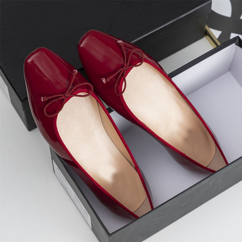 Damen elegante Ballerinas mit feinem Lackleder-Obermaterial und modischem Schleifen-Detail Shopnory