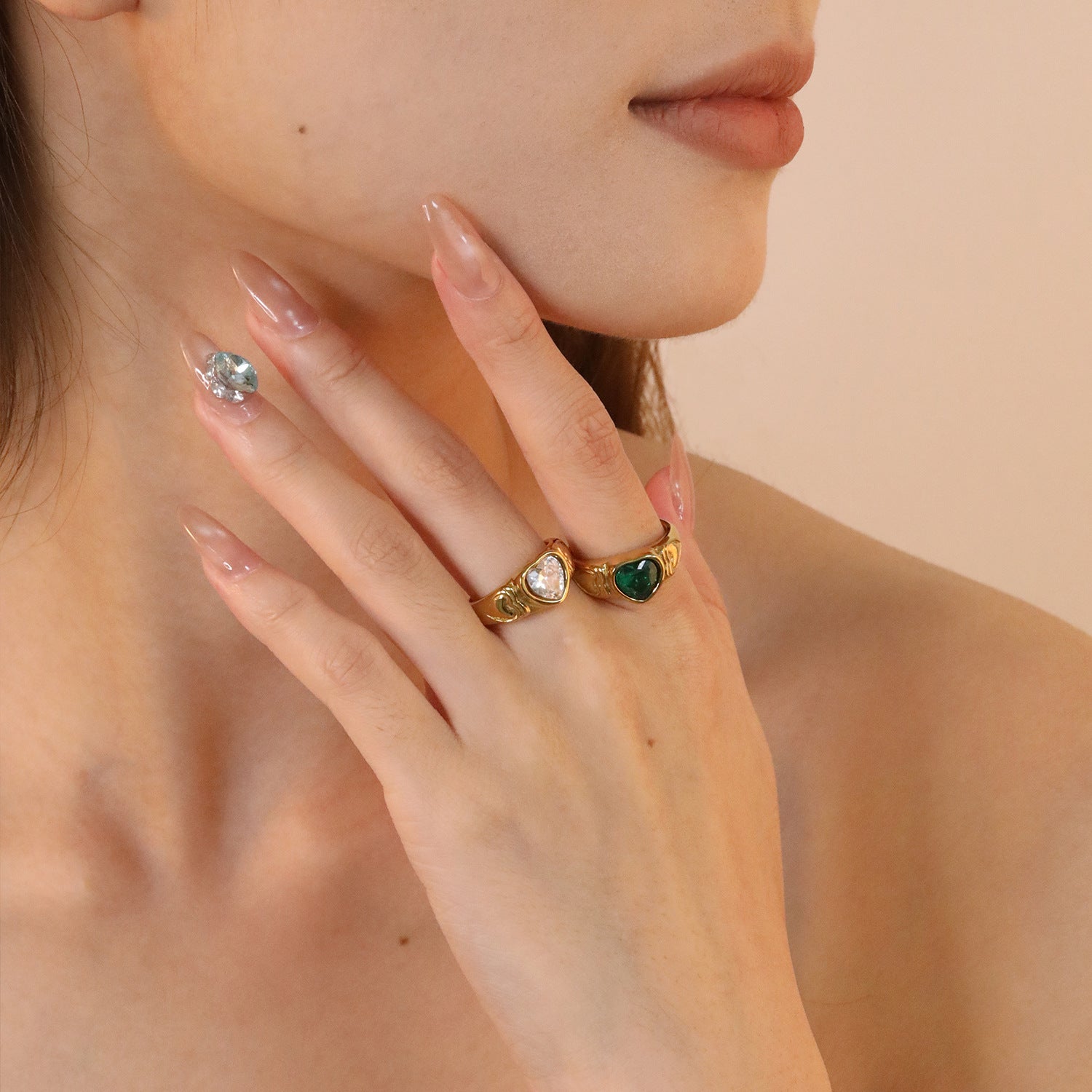 Damen Herzring mit funkelndem Zirkonanhänger und geschwungenem Design Shop Nory