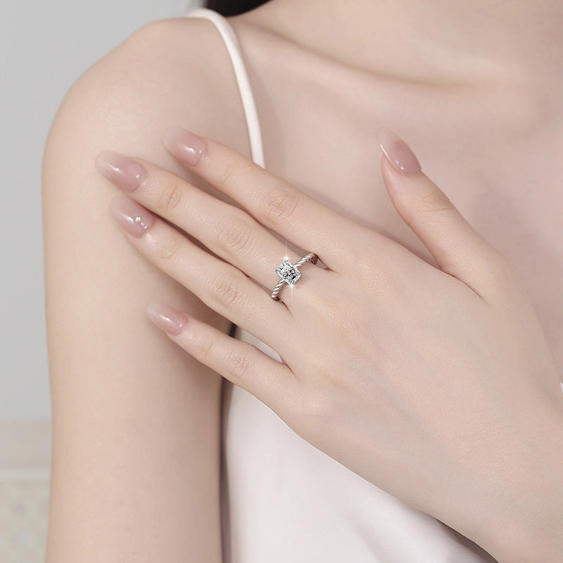Damenring mit elegantem quadratischem Zirkonia und drehbarem Design Shop Nory