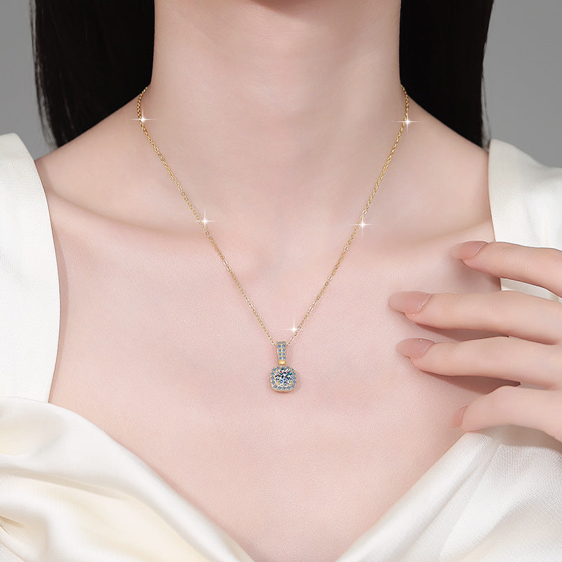 Damen Halskette mit funkelndem quadratischem Anhänger und Zirkonia Besatz Shop Nory