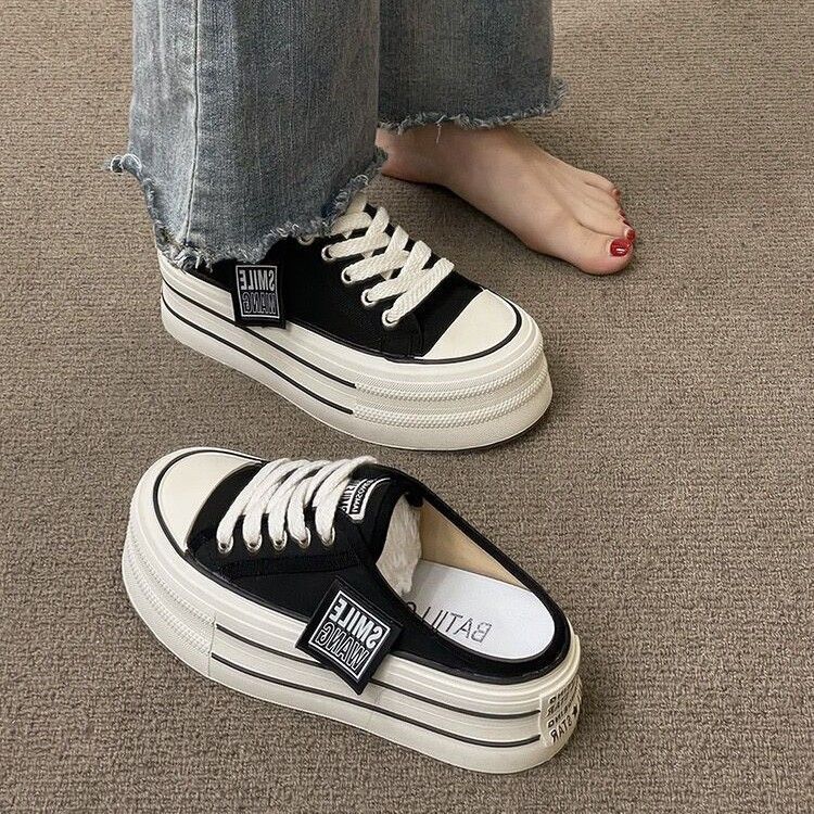 Damen Lässige Canvas-Sneaker mit strapazierfähigem Obermaterial und unverwechselbarem Design