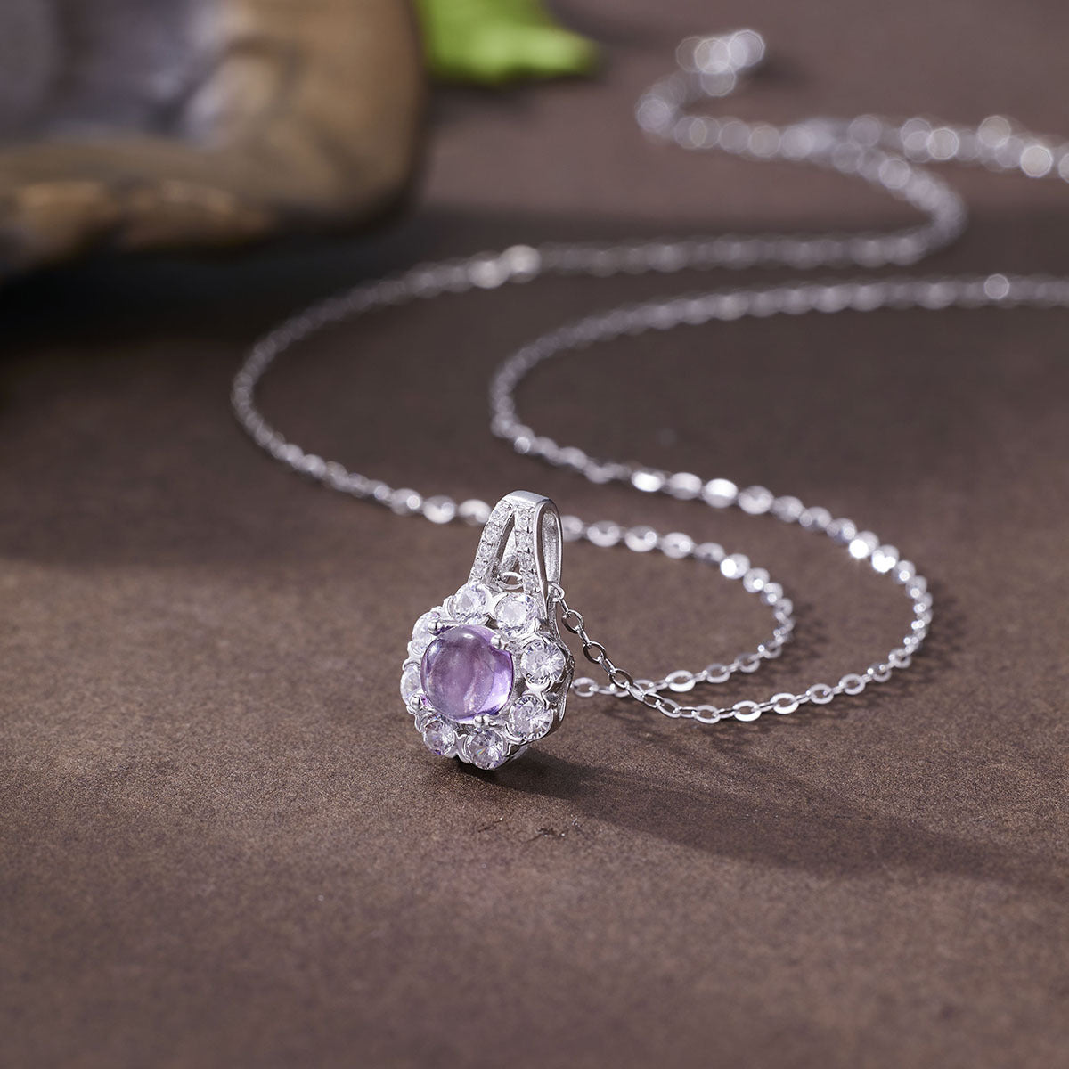Damen elegante Halskette mit floralem Anhänger aus hochwertigem Amethyst und Zirkonia-Verzierungen Shop Nory