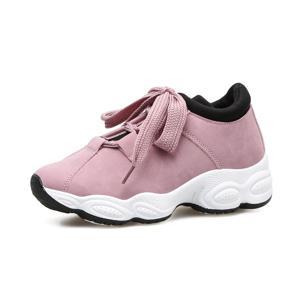 Damen Sportive Keil‑Sneaker aus Mikrofaser mit gepolstertem Schaft und markanter Profilsohle Shop Nory