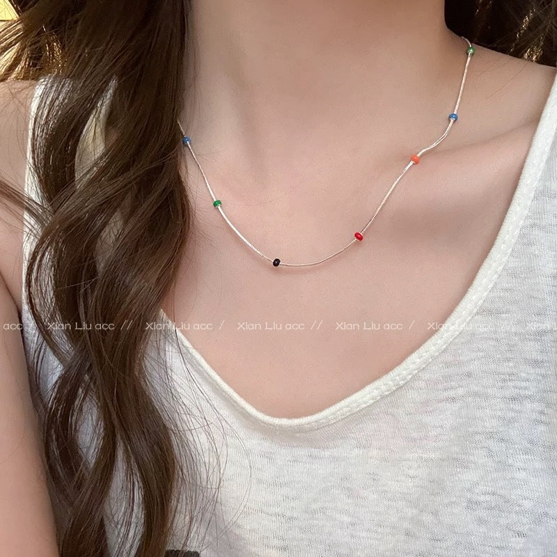 Damen mehrlagige Kette mit bunten Akzenten und filigranem Design Shop Nory