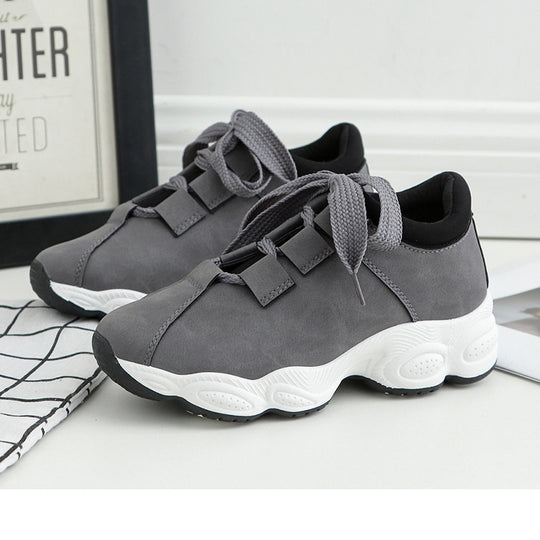 Damen Sportive Keil‑Sneaker aus Mikrofaser mit gepolstertem Schaft und markanter Profilsohle Shop Nory
