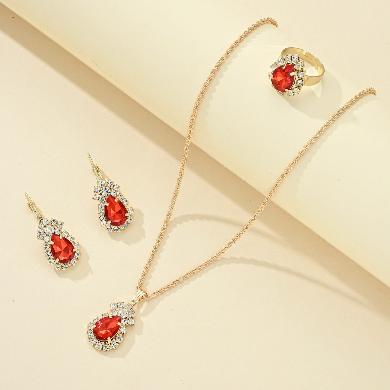 Damen Elegantes Schmuckset mit funkelnden Zirkonia-Steinen Shop Nory