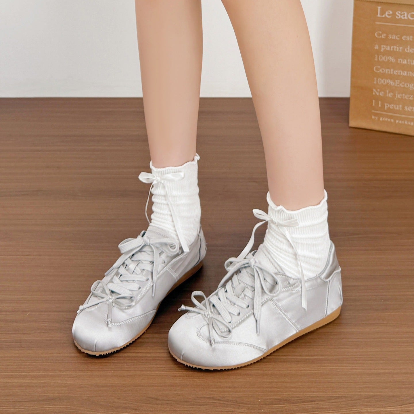 Damen Modische und komfortable Sneakers mit Satin-Oberfläche