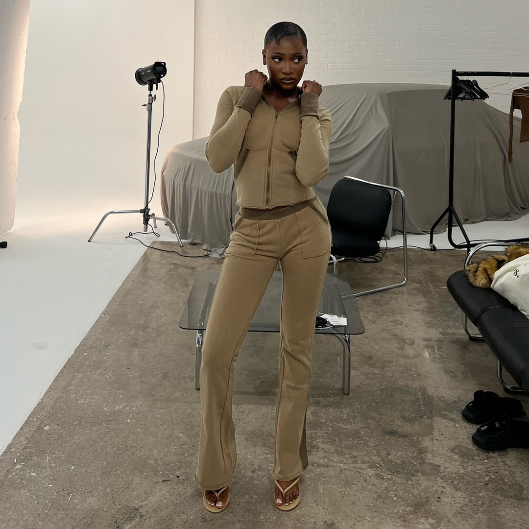Damen nan Stretch-Flared-Hose mit hoher Taille, aufgesetzten Taschen und seitlichen Einsatzbahnen Shop Nory