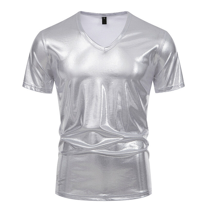 Herren V-Ausschnitt T-Shirt aus glänzendem Material mit persönlichem Stil