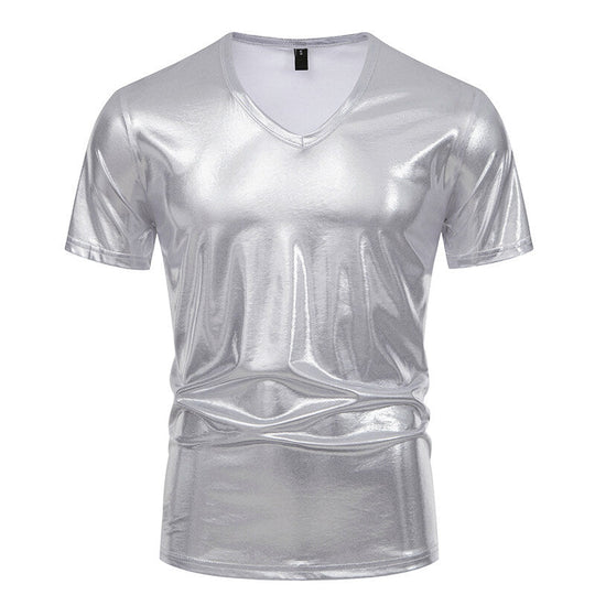 Herren V-Ausschnitt T-Shirt aus glänzendem Material mit persönlichem Stil